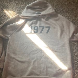 Grey essentials hoodie size M never worn Knitted